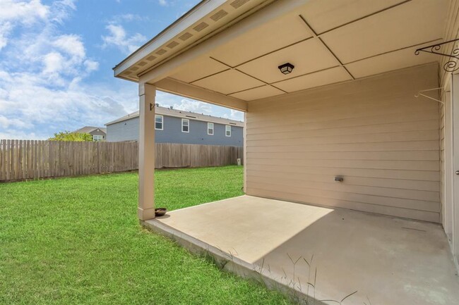 Building Photo - 718 Crystal Lakes Dr