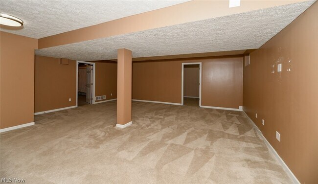 Building Photo - 200 Weatherstone Ct
