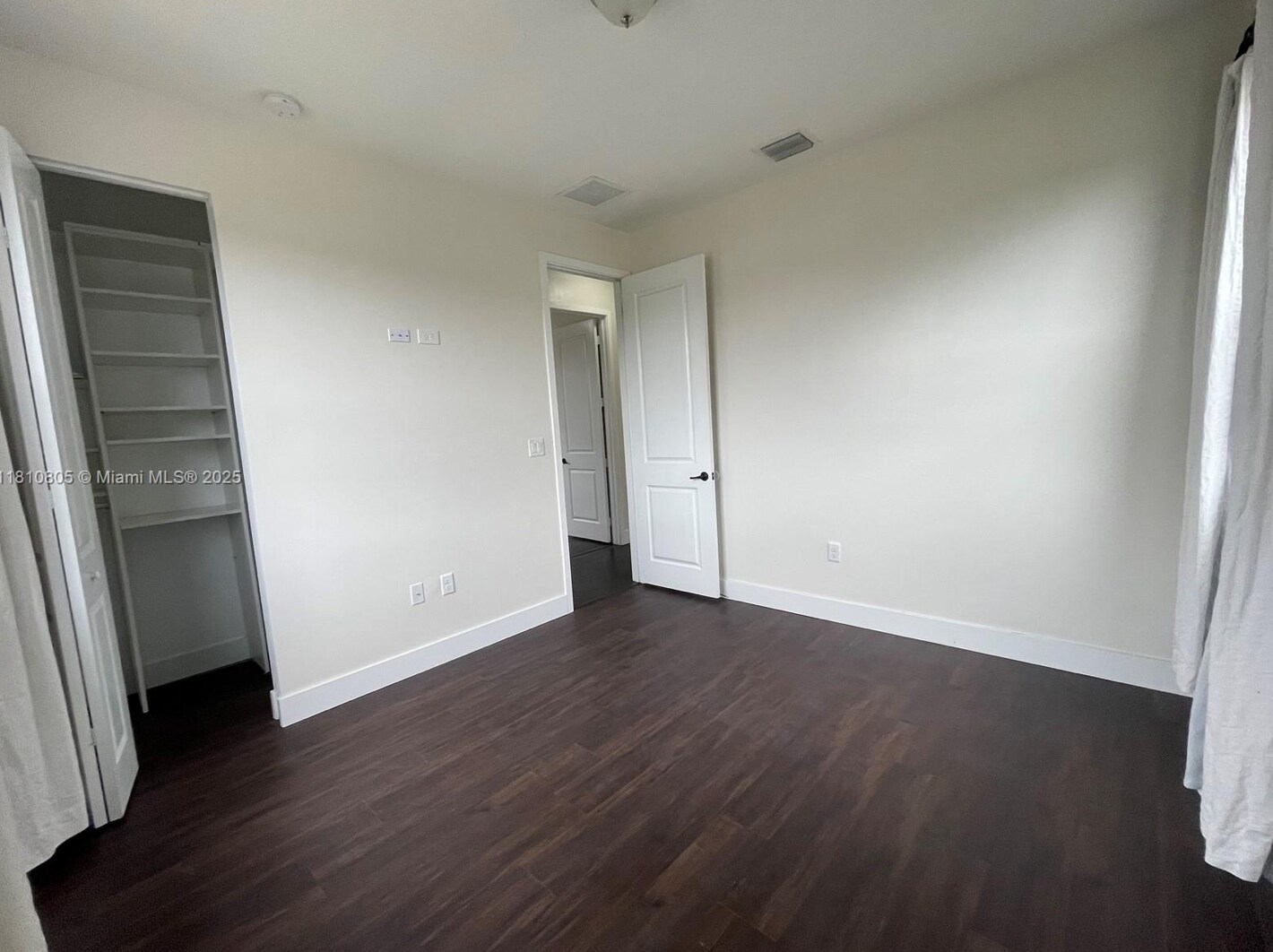 Building Photo - 3316 W 98th Pl