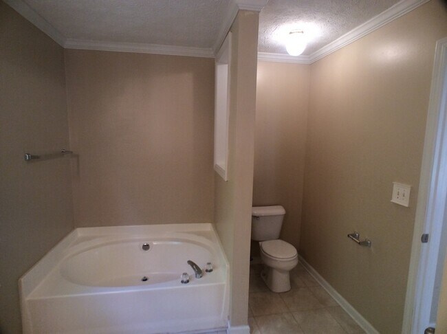 Building Photo - Very Nice 3 Bedroom Home located in Jackson!