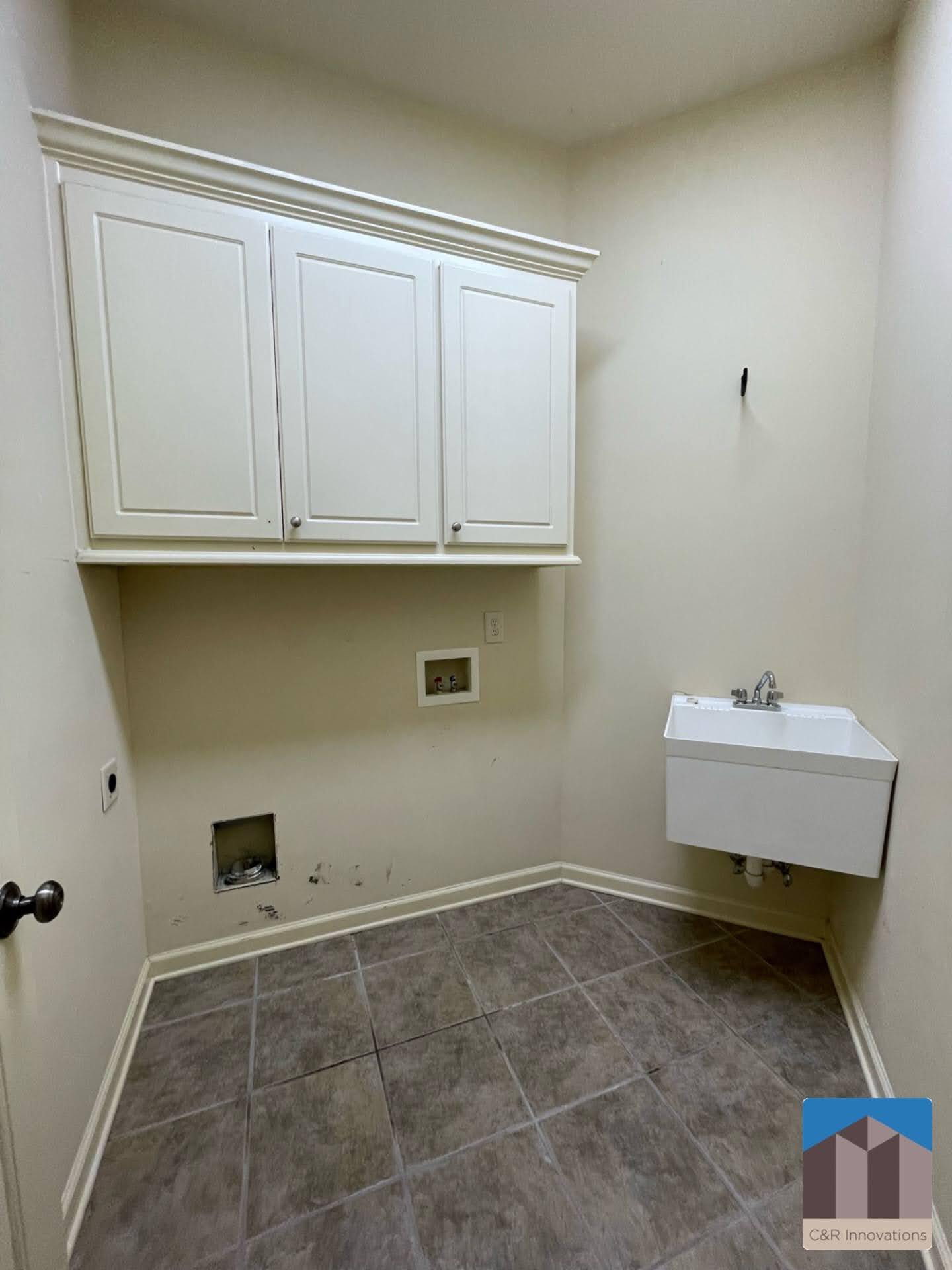 Building Photo - 1377 Greencrest Ct