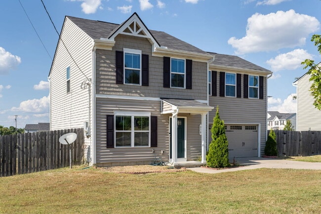 Building Photo - Spacious 4-Bedroom Home for Rent in Prime ...