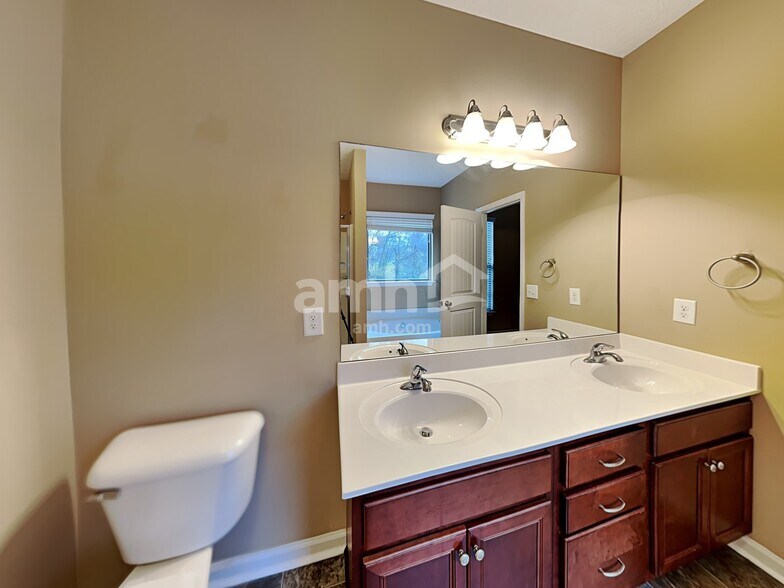 Building Photo - 115 Otter Glen Dr