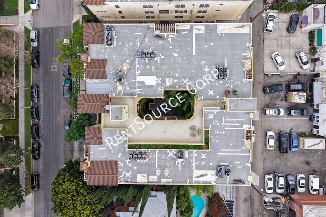 Building Photo - 12044 Hoffman St