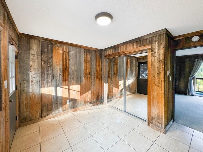 Building Photo - 3bed/2bath Condo, 10 minutes from Breck! Y...