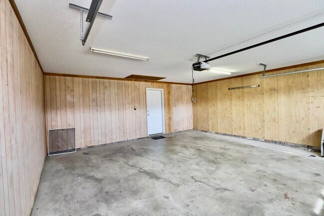 Building Photo - 60 Vinca Ct