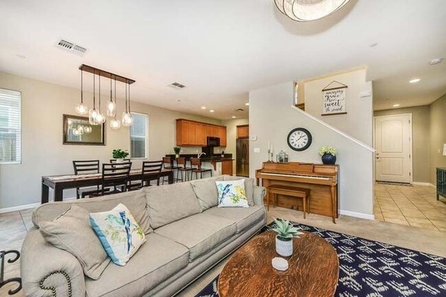 Building Photo - NICE TWO STORY HOME IN WEST ROSEVILLE!