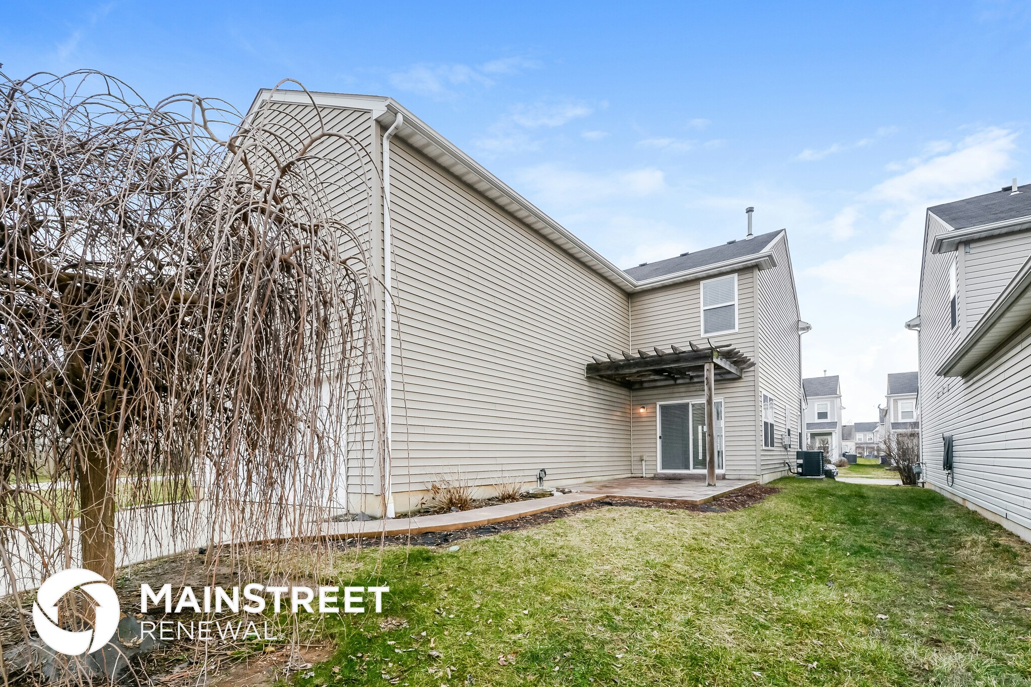 Building Photo - 2016 Village Glen Dr