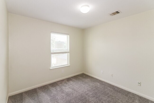 Building Photo - 2727 Skyview Grove Ct
