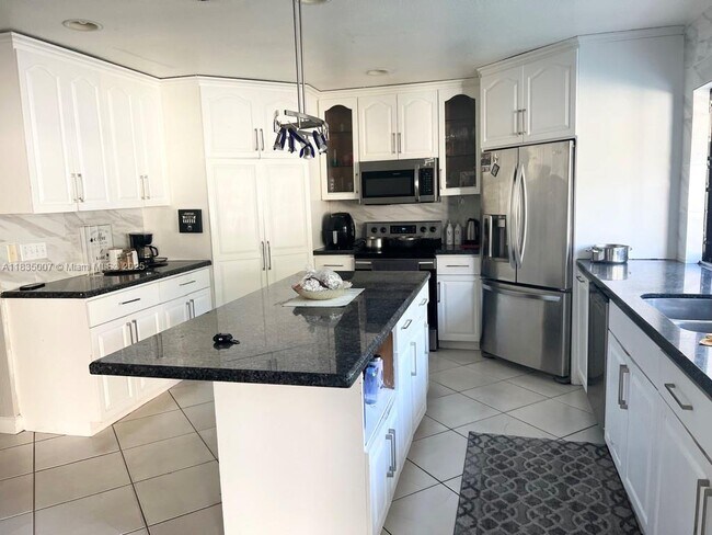 Building Photo - 7363 NW 49th Ct
