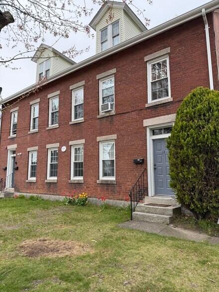 Building Photo - 13 Brayton Ct