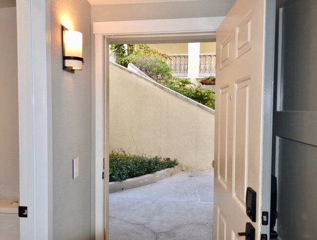 Building Photo - Bankers Hill – 2 BD, 2.5 BA! Two Assigned ...