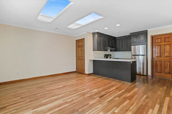 Building Photo - 107 Saugatuck Ave