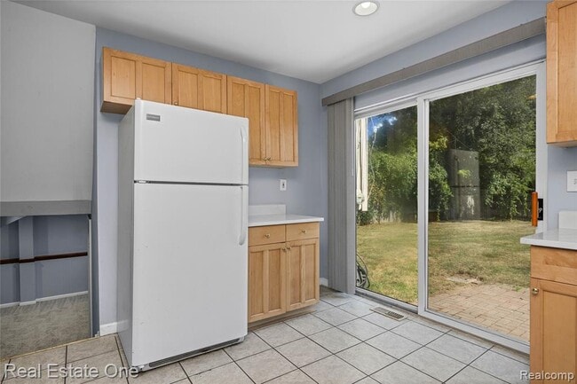 Building Photo - 348 Decca Dr