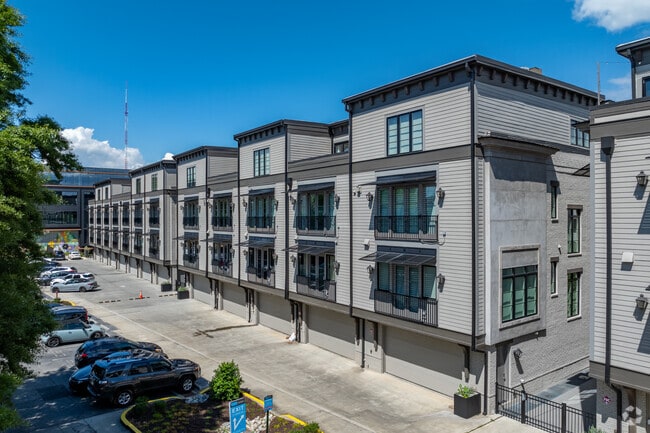 Building Photo - Studioplex Townhomes