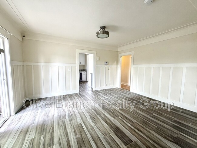 Building Photo - 4125 S Van Ness Ave