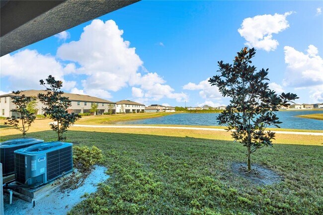 Building Photo - 736 Royal Empress Dr