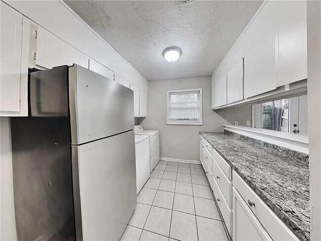 Building Photo - 1829 Whitehall Forest Ct SE