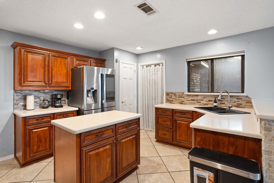 Building Photo - 1424 Cobblestone Dr