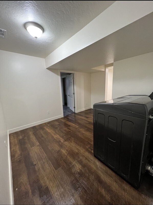 Building Photo - 1150 N Cottonwood Cir