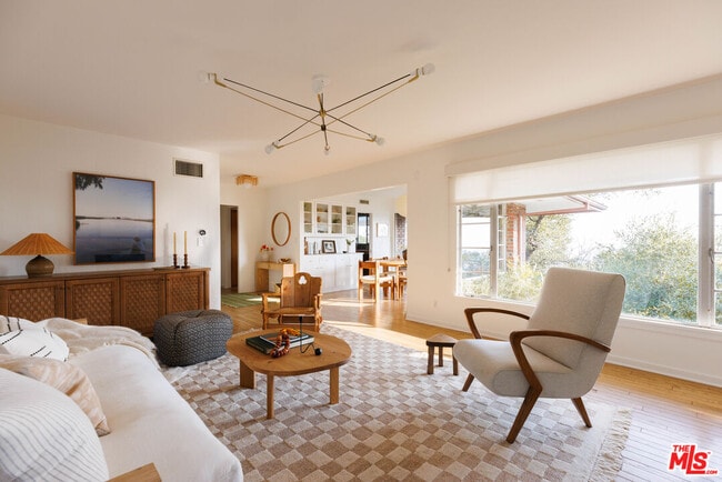 Building Photo - 1575 E Loma Alta Dr