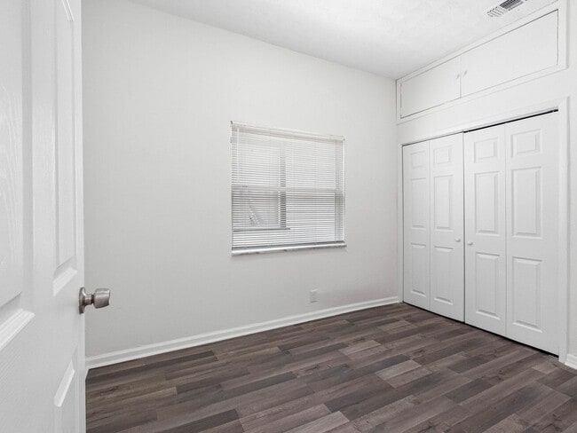 Building Photo - Affordable 3/1.5 West Tampa Home