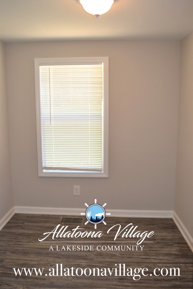 Building Photo - Custom Renovation 2BR/1Bth Lakeside Home w...
