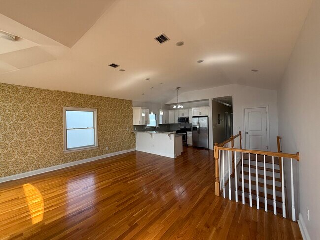 Building Photo - 398 Cator Ave