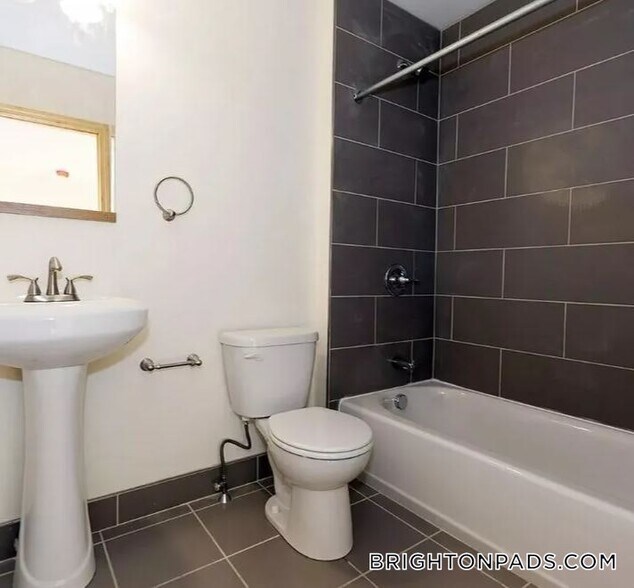 Building Photo - 34 Bentley St