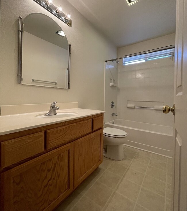 Building Photo - Charming single story home located on the ...