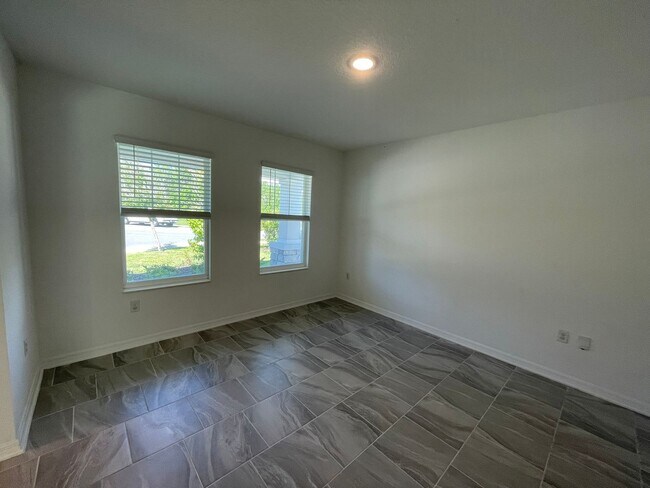 Building Photo - 4 Bedroom 2.5 Bathroom home located in Preserves at LPGA