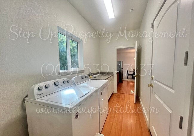 Building Photo - Updated 2BR/2BA Home | Generator • Fenced Yard • EV Charging