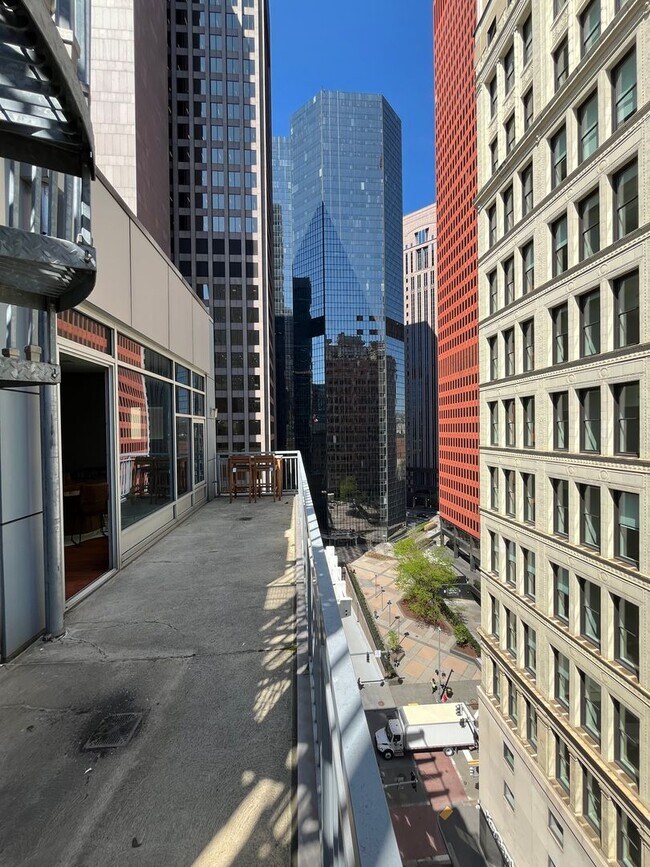 Building Photo - Luxury Penthouse Condo Downtown with Private Patio & Amazing Views Available Now!