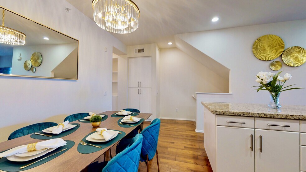 Dining Area For 6 People - 12848 Palm St