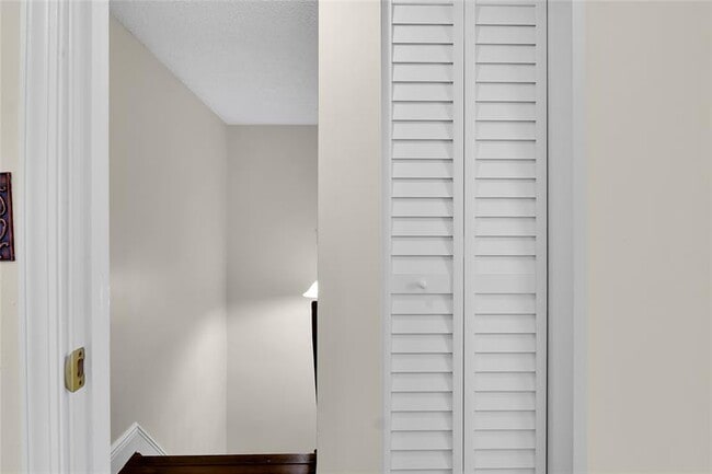 Building Photo - 7801 Courtyard Run W