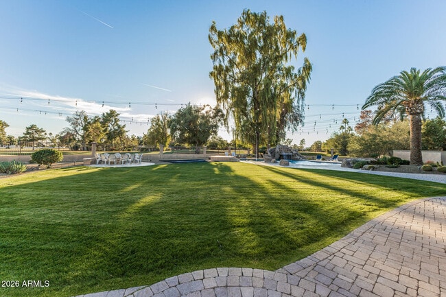 Building Photo - 5821 E Cactus Rd