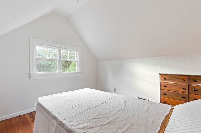 Building Photo - 3215 SE 53rd Ave