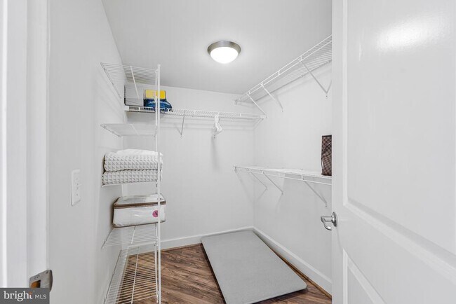 Building Photo - 11800 Sunset Hills Rd