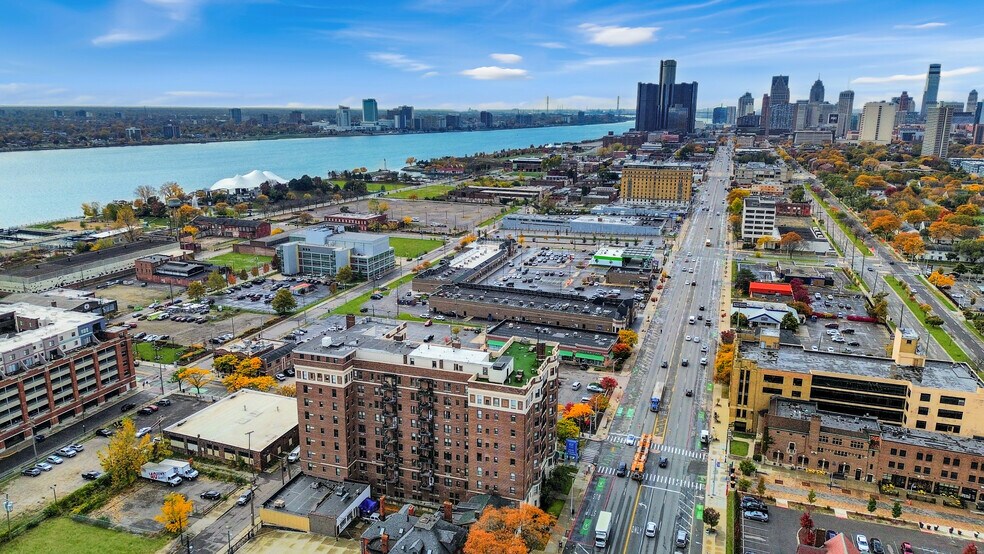 Building Photo - 2900 E Jefferson Ave