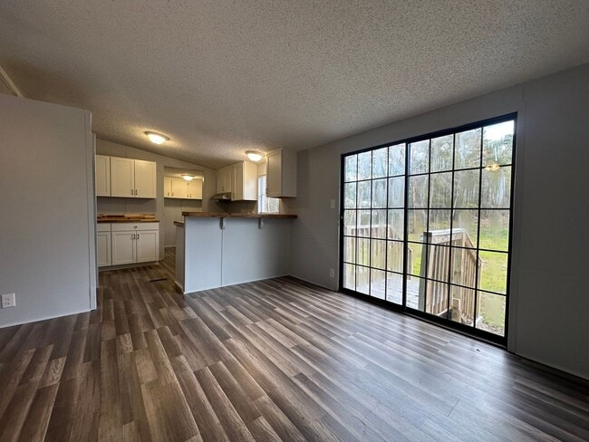 Building Photo - 114 Deer Rd