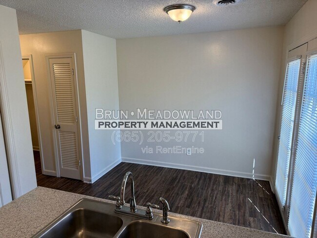 Building Photo - 9101 Parktop Ln NW