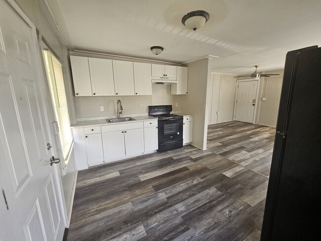 Building Photo - 108 Hilton St