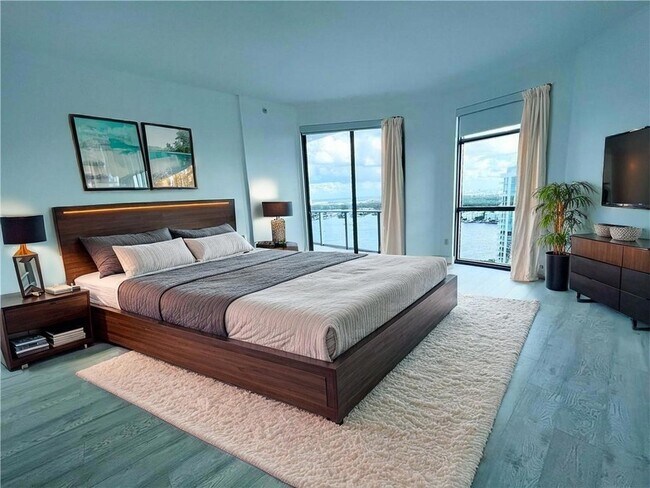 Building Photo - 17301 Biscayne Blvd