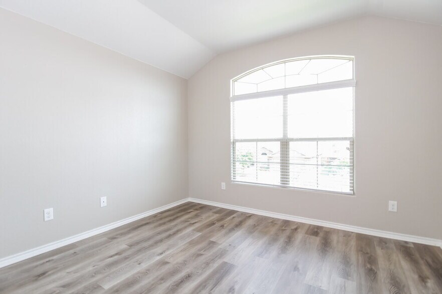 Building Photo - 1720 Kings Glen Ln