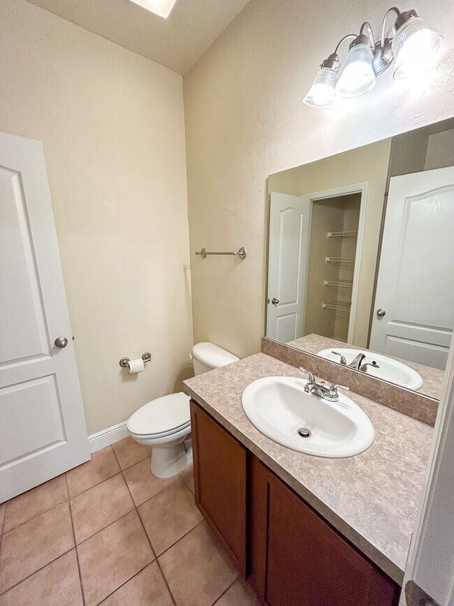 Building Photo - Chase Hollow #101