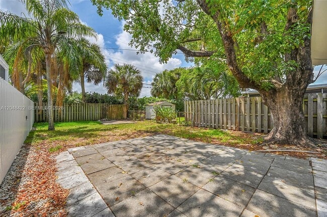 Building Photo - 808 SW 12th Ct