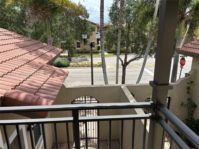 Building Photo - 1424 SW 147th Ave