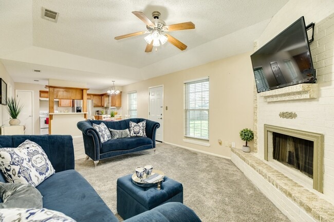 Building Photo - 530 Tall Timber Dr