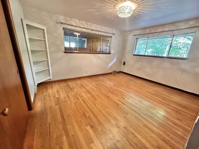 Building Photo - North Mercer Island Home .  First Hill