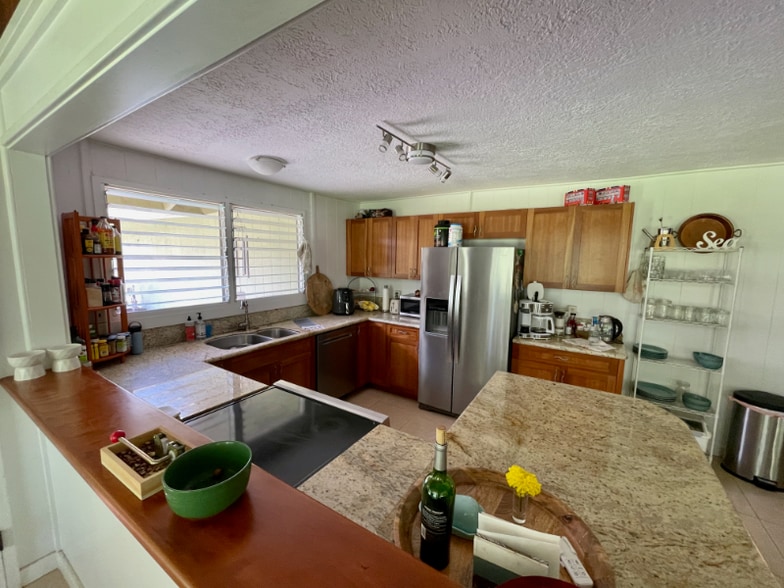 Building Photo - 6065A Kolopua St